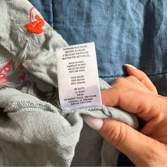 Urban Outfitters Kimchi Blue Embroidered Tank Top Size Small - Picture 8 of 9